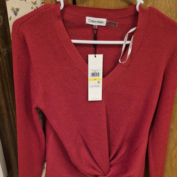 NEW WITH TAGS. Size MEDIUM Calvin Klein Rich Red Twist Front Sweater - Picture 2 of 6